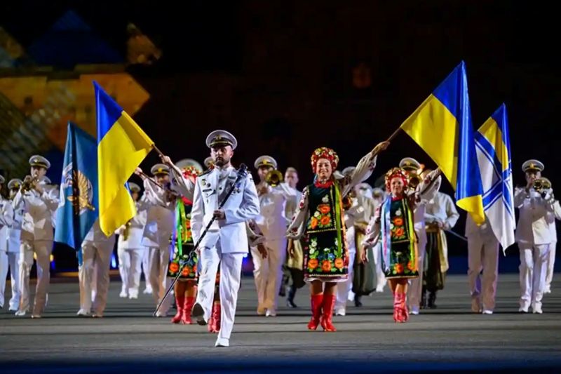 “Слава Україні!” підхопили 250 тисяч глядачів: одеські музиканти ВМС підкорили фестиваль в Едінбурзі
